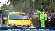 Polisi Semprot Disinfektan di Jalan Raya Jombang