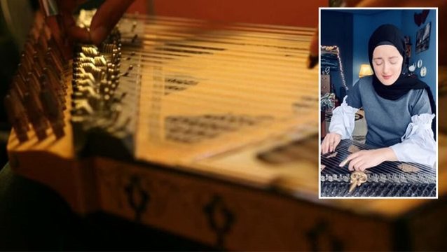 Kanun sanatçısı İzmir Marşı ve İstiklal Marşı'nı kanunla çaldı