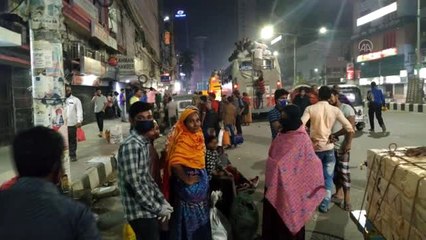Bangladeş'te toplu taşıma yasağı öncesi hareketlilik