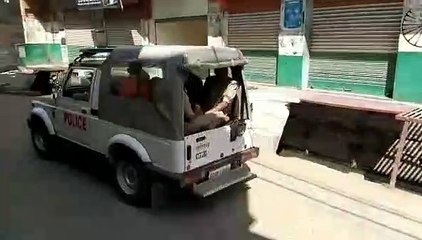 कैराना: लाॅकडाउन का जायजा लेने पहुंचे डीएम एसपी, जनता को किया जागरूक