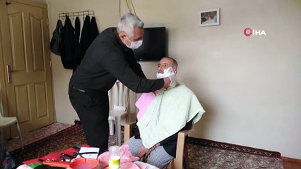 Korona virüsten iş yerleri kapanan berberlerden evde tıraş