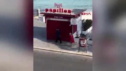 İtalya'da yaşlı çift 'bir metre mesafe' kuralını böyle uyguladı