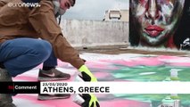شاهد: فن الشوارع في أثينا .. غرافيتي يناشد اليونانيين البقاء في بيوتهم لتفادي كورونا