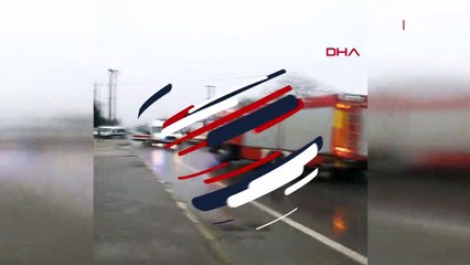 Servis aracında feci ölüm! Savruldu, elektrik direğinin altında kaldı