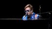 Elton John cumple 73 años a la espera de reanudar su gira de despedida