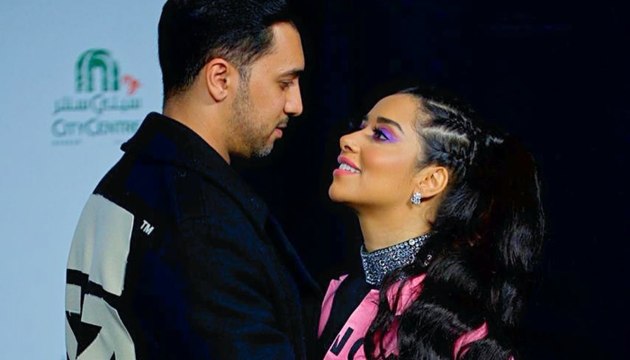 بلقيس فتحي وزوجها في جلسة تمارين رياضية بسبب العزل المنزلي