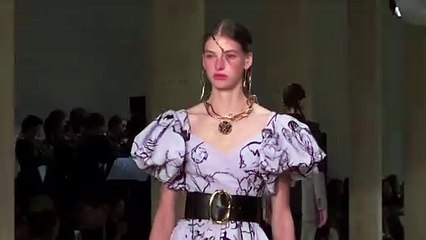 ¿Cómo llevaremos el encaje este verano? Las pasarelas nos dan las claves