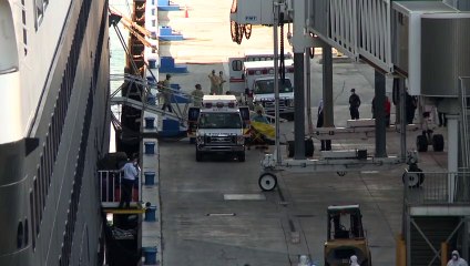 Cruceros con pacientes de coronavirus llegan al puerto de Fort Lauderdale