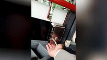 Los dispensadores sin gel en los autobuses de Sevilla