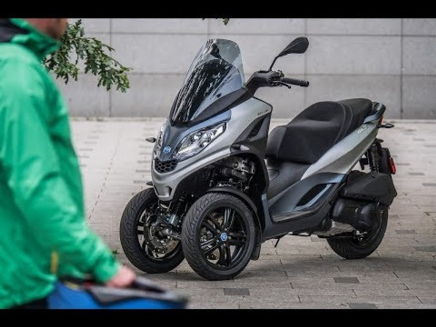 Test scooter Piaggio MP3 300 HPE : L'atout légèreté des permis B - Vidéo  Dailymotion