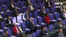 Bundestag setzt Schuldenbremse aus und stimmt für hohe Neuverschuldung