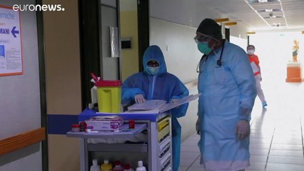 Empresas mudam linhas de produção para produzir equipamento médico