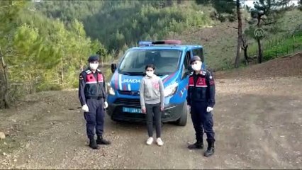 Kaybolan engelli kızı iz takip köpeği buldu