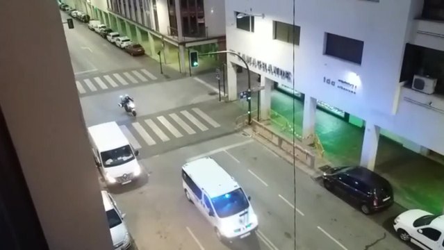 La Policía Local de Badajoz agradece con las sirenas a los ciudadanos que les aplauden