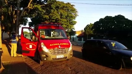 Mulher com ferimento na perna é socorrida pelo Siate no Bairro Santo Onofre