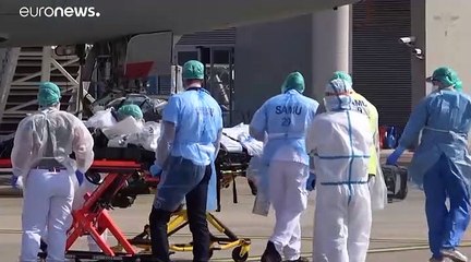 Emmanuel Macron sur le front du coronavirus : des annonces et 25 ordonnances