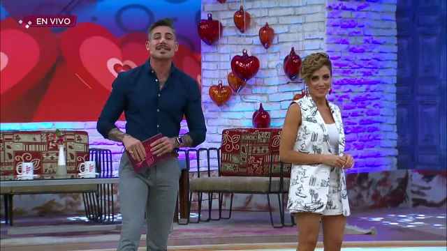 ¡La sana distancia salvó a Oski de ser cacheteado por Bebeshita! | Enamorándonos