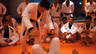 Mendes - Passing the guard standing - leg Drag - 1