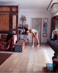 बर्तन मांजने के बाद झाड़ू लगाते दिखी कैटरीना कैफ, कांता बेन का मिला तमगा