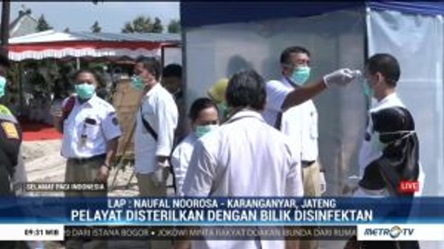 Cegah Covid-19, Pelayat Ibunda Jokowi Dicek Suhu Tubuh dan Disemprot Disinfektan
