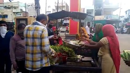 मंदसौर: रोजमर्रा की चीजों पर पड़ रहा 21 दिनों के कर्फ्यू का असर