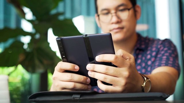 Foldable Smartphones: Flip or Flop?