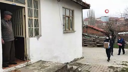 Polis memurundan evde kalan yaşlılara duygulandıran sözler