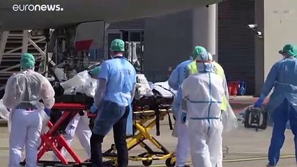 Emmanuel Macron sur le front du coronavirus : des annonces et 25 ordonnances