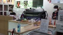 Thai coffee shop uses pulleys to follow social distancing rules while serving customers