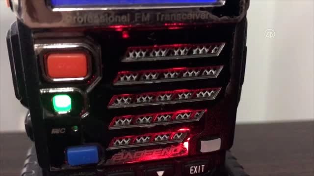 Polis cadde ve sokaklarda ekip otolarından evde kal anonsuyla çağrıda bulunuyor