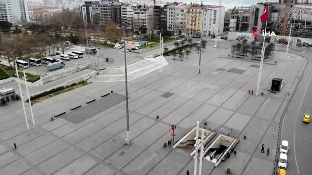 Korona virüs salgını nedeniyle Taksim ve İstiklal Caddesi boş kaldı
