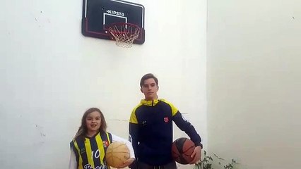 ¡¡TRIIIIIIPLEEE DE NUESTRO JUGADOR DANIEL RAMÍREZ Y SU FAMILIA!! EL "BICHO" PIDE TIEMPO MUERTO, SE LE VE VENCIDO.  #YoMeQuedoEnCasa #quedateencasa #Coronavirus #COVID-19