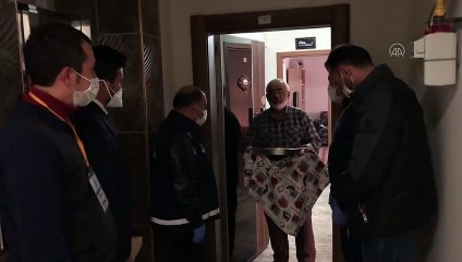 Yaşlı vatandaştan zabıtaya börek sürprizi - YOZGAT