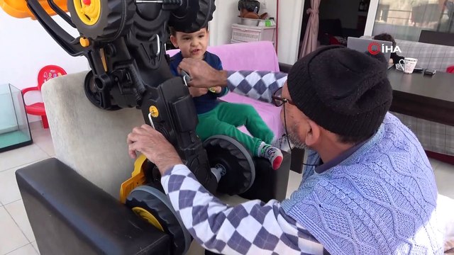 Sporunu evde yapıyor, akranlarına da 'Evde Kal' diyor