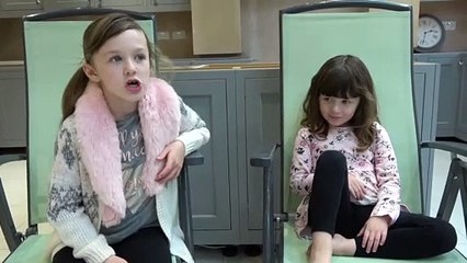 Sophia, Isabella a Alice  Brincando