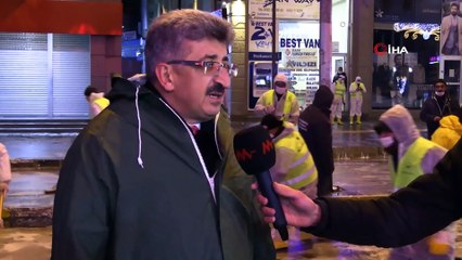 İpekyolu’nda caddeler köpüklü suyla yıkanarak dezenfekte edildi