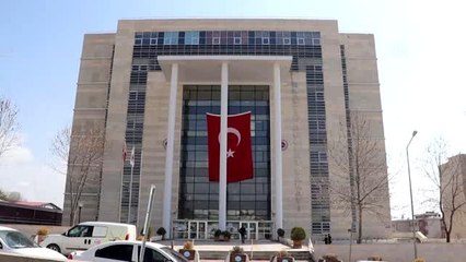 Kendisini avukat, hakim olarak tanıtıp dolandırıcılık yapan kadın şüpheli tutuklandı