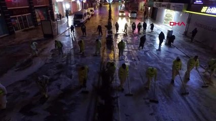 Van'ın cadde ve sokakları köpüklü suyla yıkandı