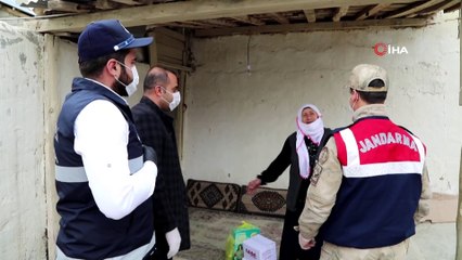 Jandarmayı karşısında gören nine: “Kurban olurum ben sizlere”