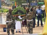 ORTM / 29 ans du Mali démocratique : Ce 26 Mars 2020, le Premier ministre a déposé au nom du President de la république une gerbe de fleur au monument des martyrs