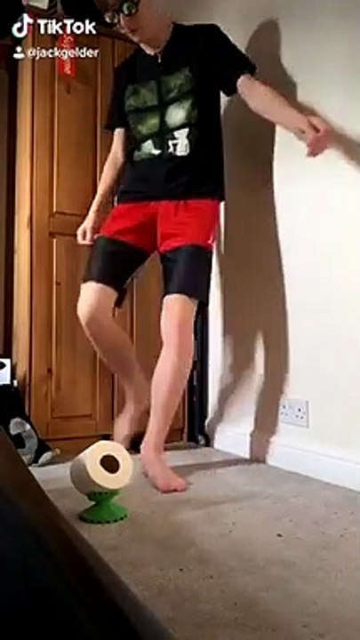 Hilarious keep-uppie video by lockdown Carre's Grammar School teens with toilet roll.
