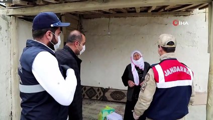 Jandarmayı Karşısında Gören Nine: “Kurban Olurum Ben Sizlere”