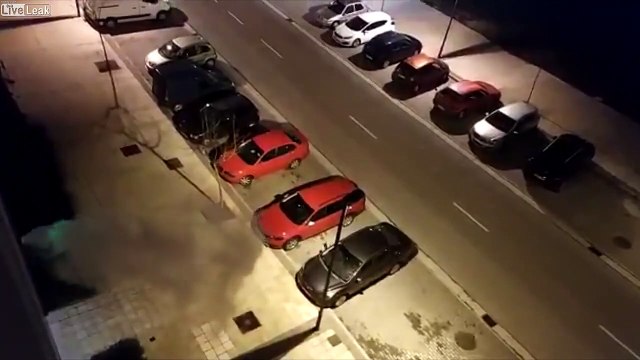 Rave party dans un quartier entre voisins confinés en Espagne !