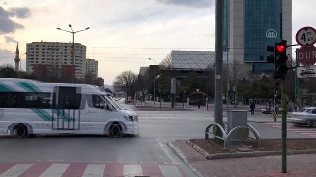 Trafik ışıkları ve led ekranlarla Evde kal çağrısı - KONYA