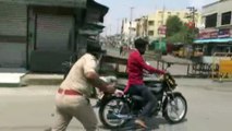 - Hindistan’da Sokağa Çıkma Yasağına Uymayanlara Dayak