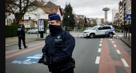 Reste à la maison : La police belge diffuse du Claude François dans les rues