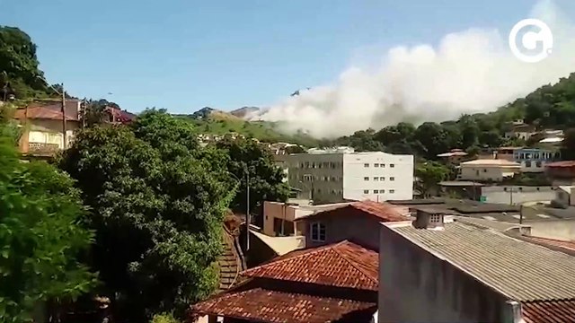 Incêndio consome vegetação no Parque Florestal Fradinhos, em Vitória