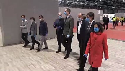 Felipe VI visita el hospital de campaña construido en Ifema