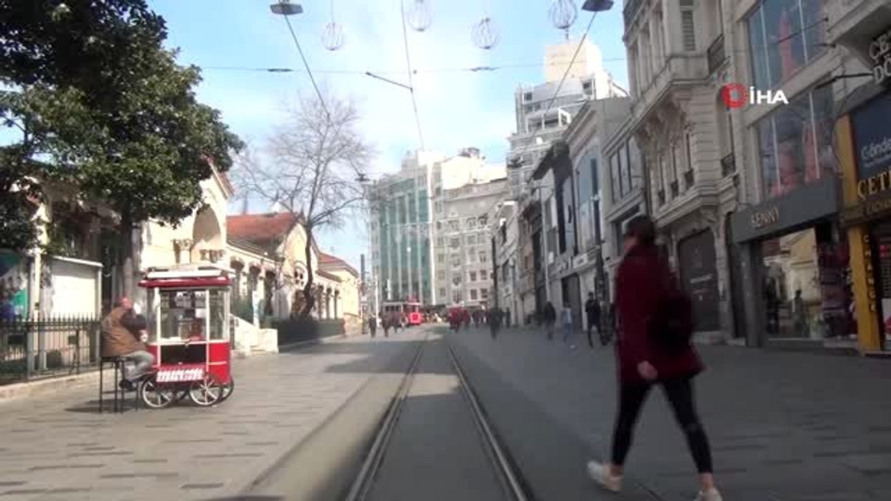 Taksim Meydanı kuşlara kaldı
