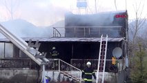 KAHRAMANMARAŞ Andırın'da 2 katlı ev yanarak kullanılamaz hale geldi